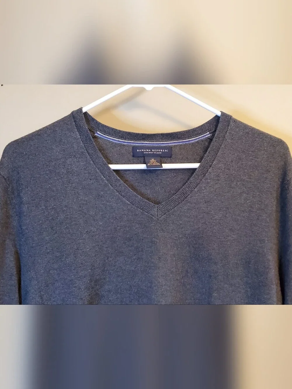 Banana Republic Luxury Blend V Neck Sweater Men's M Gray Silk Cashmere Cotton